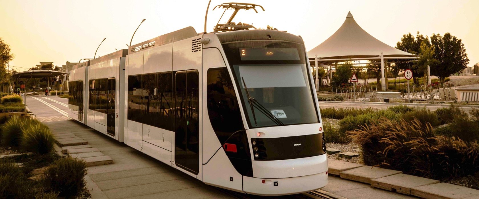 QSTP Hosts Pitching Competition on a Moving Tram